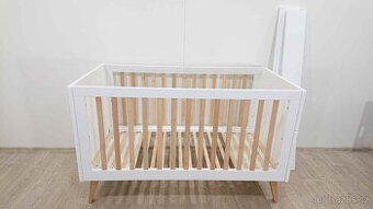 Bílá dětská postýlka Swing 70x140 cm Pinio