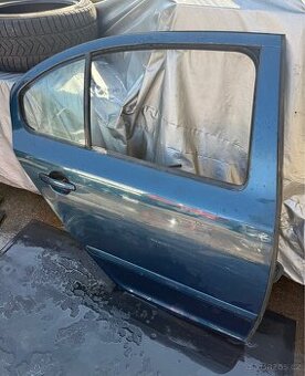 Pravé zadní dveře Octavia 2 Liftback - LAVA BLUE