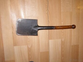 vojenská lopatka