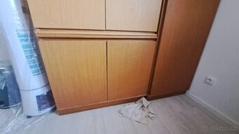Skřínka s 1 policí a dvířky - 1