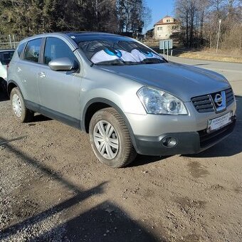 Nissan Qashqai, 2.0,4X4,80TKM,VÝBAVA,1MAJ72LET