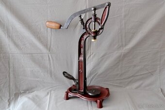 Velmi stará francouzska špuntovačka láhví, 70cm