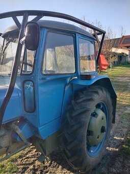 Prodám malou kabinu Zetor 4011 a rám