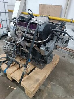 Motor AUM kompletně nastrojený