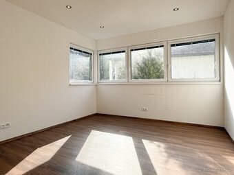 Pronájem obchodních prostor 14 m² - 1
