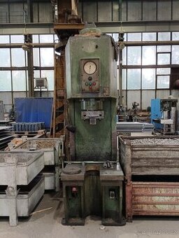 Hydraulický lis STANKOIMPORT P6330 100T C rám - 1