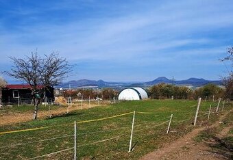 Pozemky 6,6ha, 300m od Loun