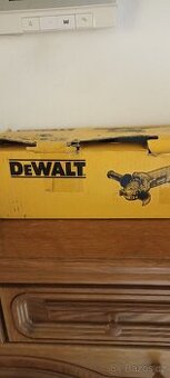 ÚHLOVÁ BRUSKA 125 DEWALT  NOVÁ