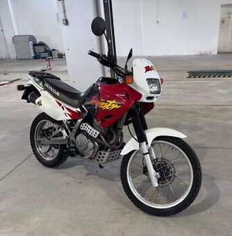 Honda NX 650 Dominator