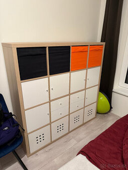 Prodám Ikea Kallax 4x4, 8 boxů, 6x dvířka, 2x šuplíky