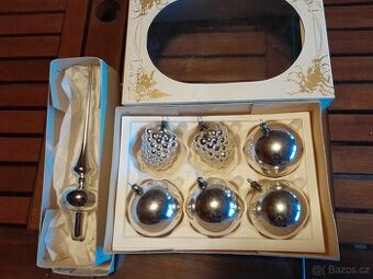 VÁNOČNÍ SKLENĚNÉ STŘÍBRNÉ RETRO OZDOBY SE ŠPICÍ