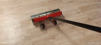 Podlahový, podlahářský válec