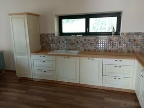 Krásná luxusní kuchyň z masivu