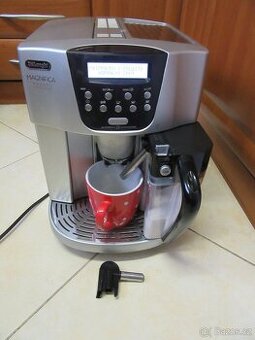 Nabízím kávovar Delongi Magnifica Pronto. Plně funkční. Nejd