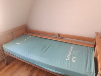 Zdravotni polhovaci postel