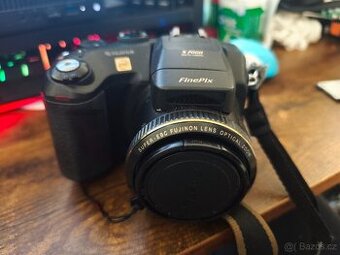 FUJIFILM FinePix S7000,