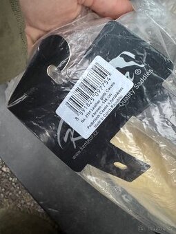 Okopavaci podbřišník Kentaur Cassis pravý Beran NOVÝ