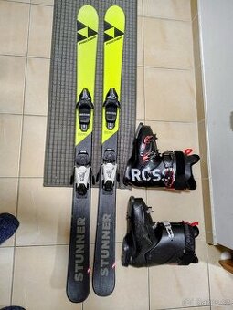 Lyže FISCHER STUNNER 141 cm, lyžáky ROSSIGNOL EVO 70 vel. 26