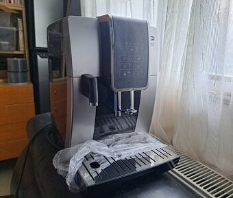 Nepoužitý DeLonghi Dinamica ECAM 350.50.SB (ASI NEPLATÍ)