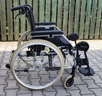 059-Mechanický invalidní vozík Meyra.