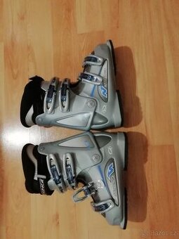 Prodám lyžařské boty Nordica 225 /235 ( 23,5 cm )
