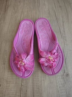 Krásné žabky vel.35, stélka 22cm.