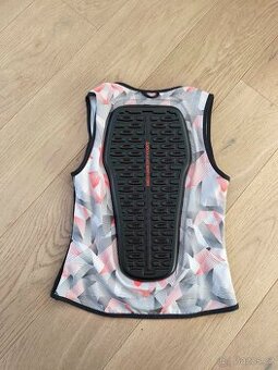 Dětský chránič páteře velikost na 10 let - spíš méně