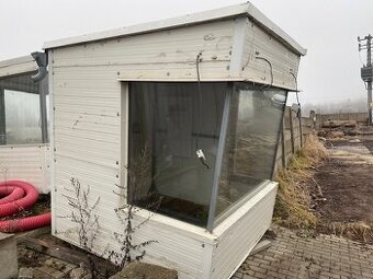 Buňka s bezpečnostními skly