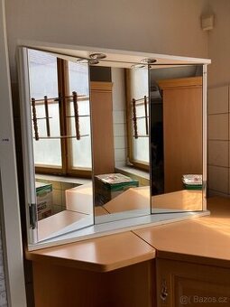 Koupelnová skříňka se zrcadlem