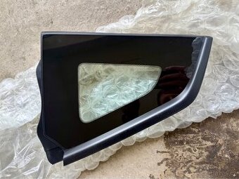 NISSAN 370z - zadní boční okénko (trojúhelník) - Levé - NOVÉ