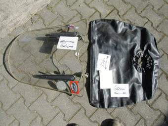 Plexi (velké) s ochranou nohou na skůtra (Vespa ?),motorku.