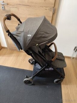 Sportovní kočárek Joie