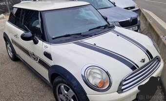 Mini one 1.4 70 kw r.v. 2007 najeto 180tis. Stk 5/2027. Klim