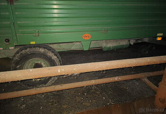 ROZMETADLO HNOJE 3,5 t  PERFEKTNÍ STAV