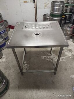 Nerezový výčepní stůl č.17
