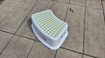 Ikea stupínek.