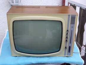 Televizor OLIVER 4118U Tesla Orava, velmi pěkný