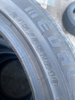 245/45R18