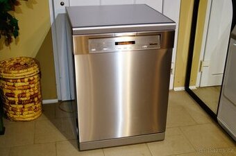 Miele celonerezová myčka G5630 SC, tři koše