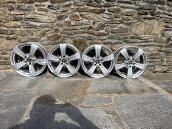 Sada ALU Mercedes W206 - 7Jx17 ET44,5