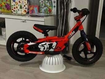 KTM STACYC 12 - ELEKTRICKÉ ODRÁŽEDLO