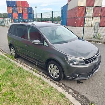 VW Touran 1.4 TSI TEAM, 7 míst dovoz Švýcarsko