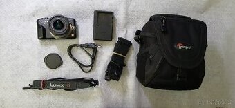 Panasonic Lumix DMC-GF3 a objektiv 14-42mm m4/3