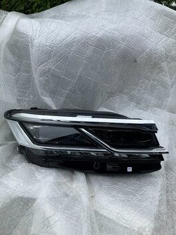 predni svetlo vw touareg 18-23 prave pravy 082