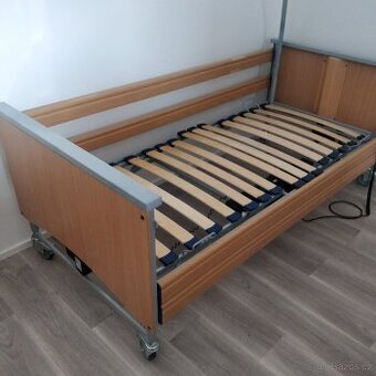 Zdravotní polohovací postel