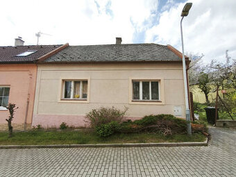 Prodej rodinného domu v klidné lokalitě – Praha Šeberov