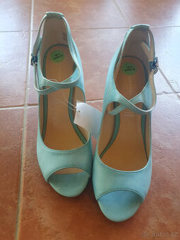 Nové kožené boty na podpatku Rockport vel. 37