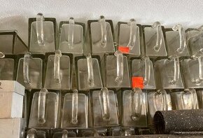 Skleněná nádoba s uchem