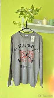 Šedý pánský svetr s nápisem