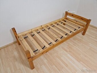 Jednolůžková dřevěná postel